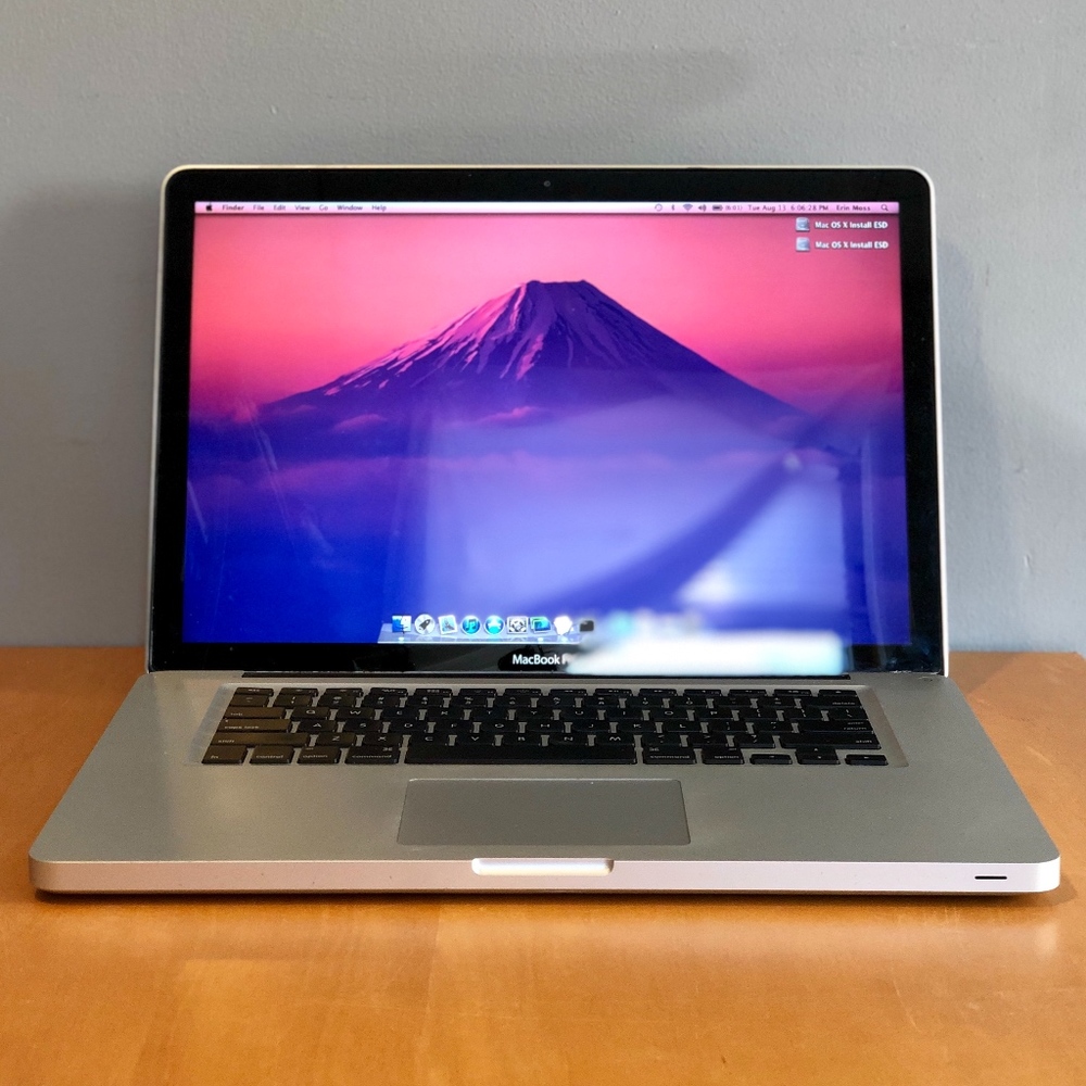 SOLD // MacBook Pro 15-inch, Late 2011